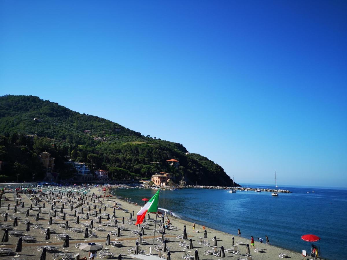 Elegant And Sea View Excelsior Apartment Levanto Luaran gambar
