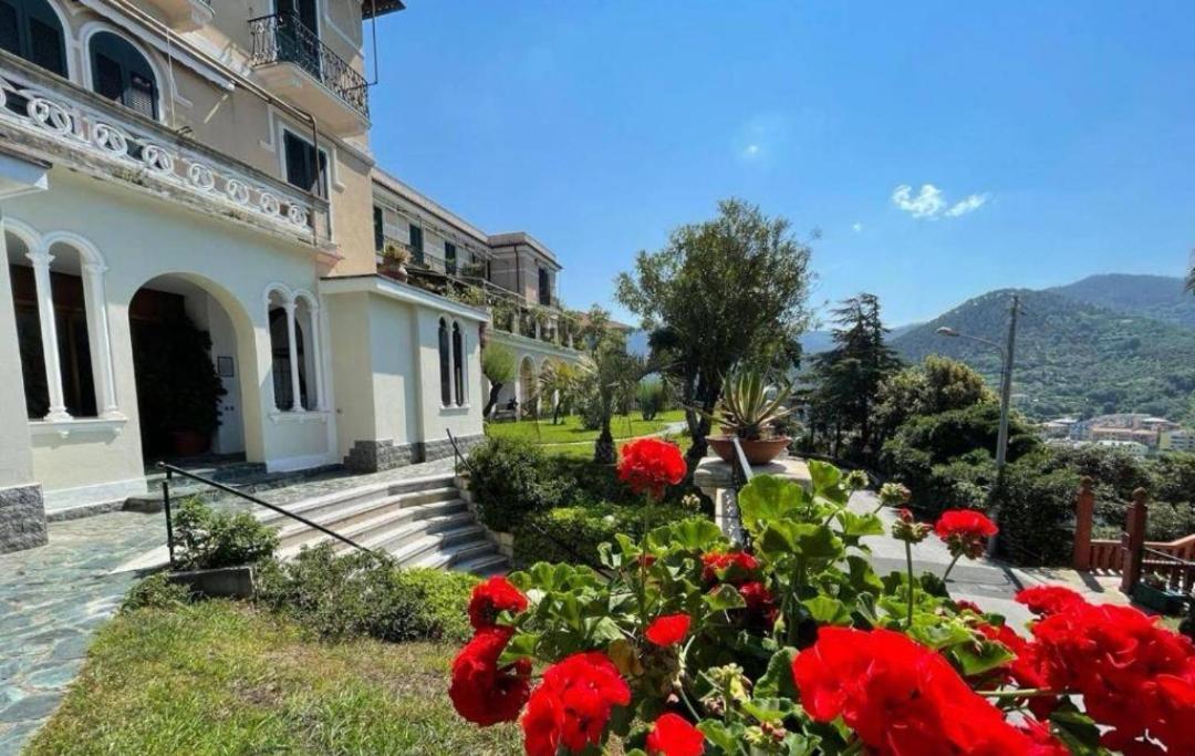 Elegant And Sea View Excelsior Apartment Levanto Luaran gambar