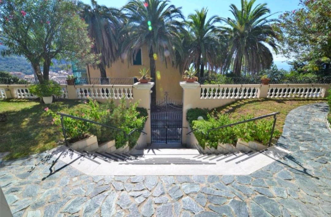 Elegant And Sea View Excelsior Apartment Levanto Luaran gambar