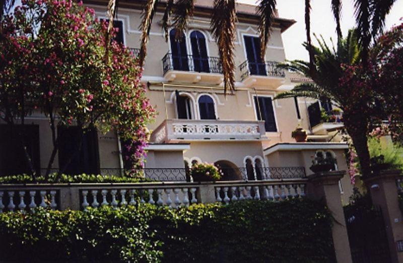 Elegant And Sea View Excelsior Apartment Levanto Luaran gambar